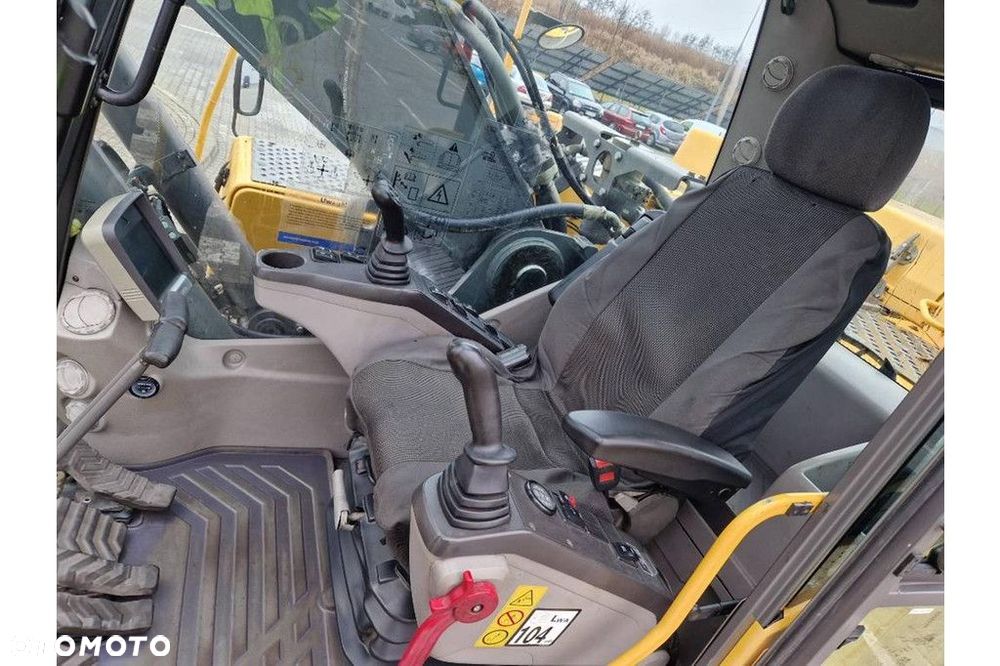 Volvo EC 300 D L - 9