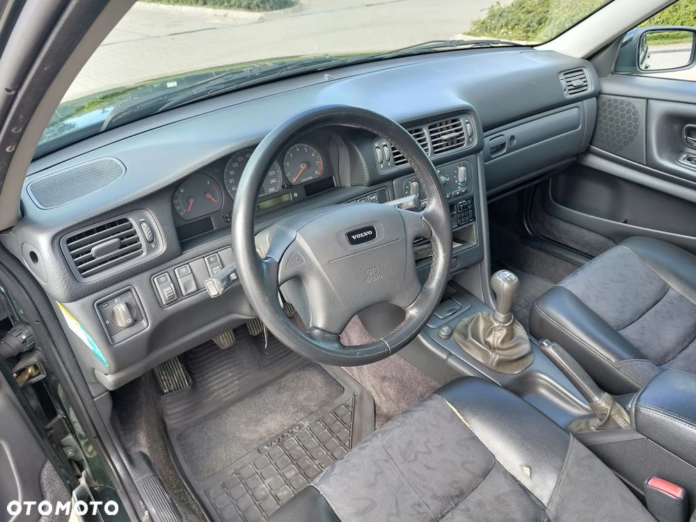 Volvo V70 2.4 - 25