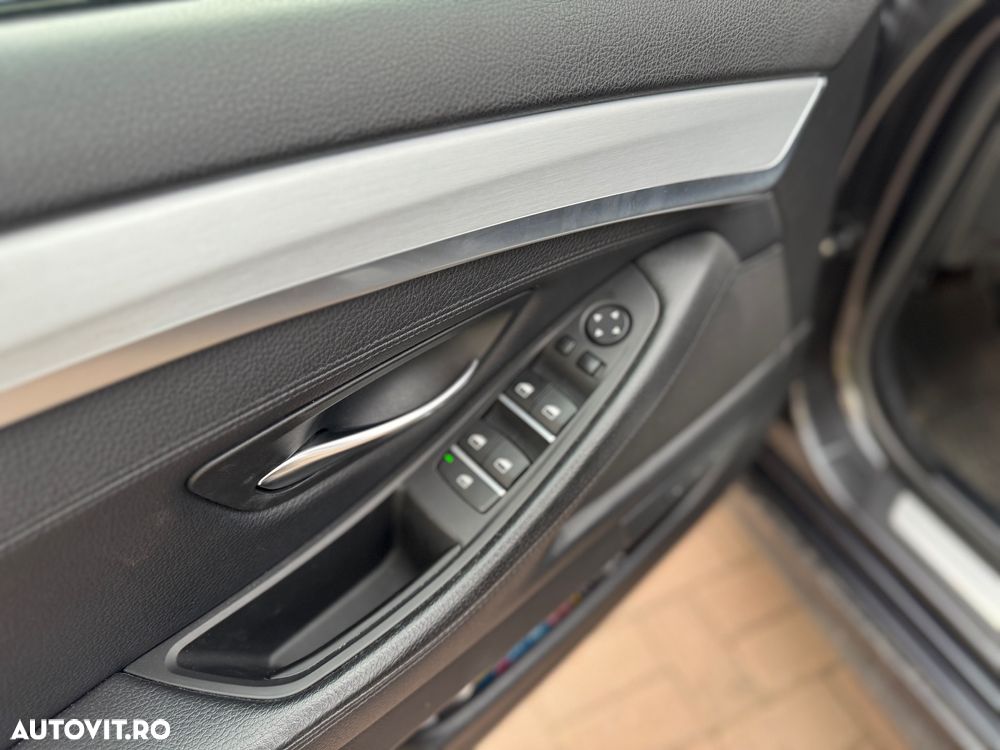 BMW Seria 5 530d xDrive - 12