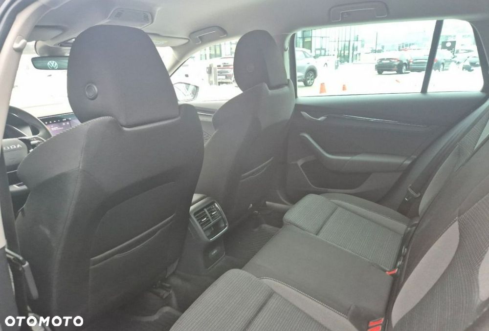Skoda Octavia 1.5 TSI Selection - 11