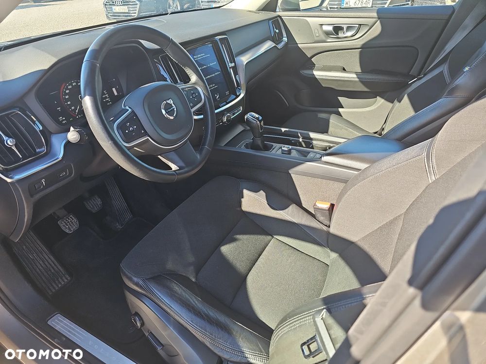 Volvo V60 D4 Momentum - 26