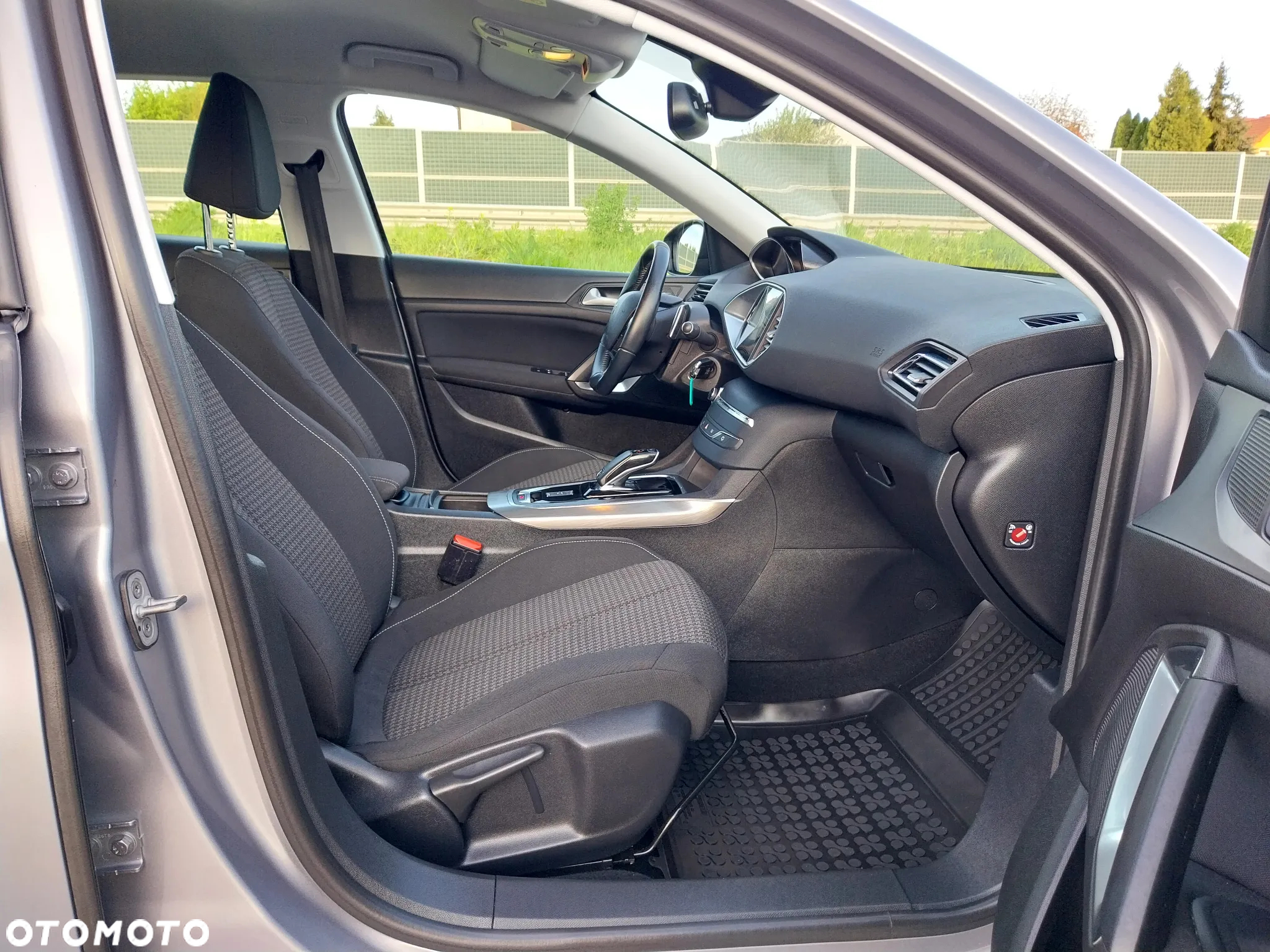 Peugeot 308 1.2 PureTech GPF Active Pack Business S&S EAT8 - 39