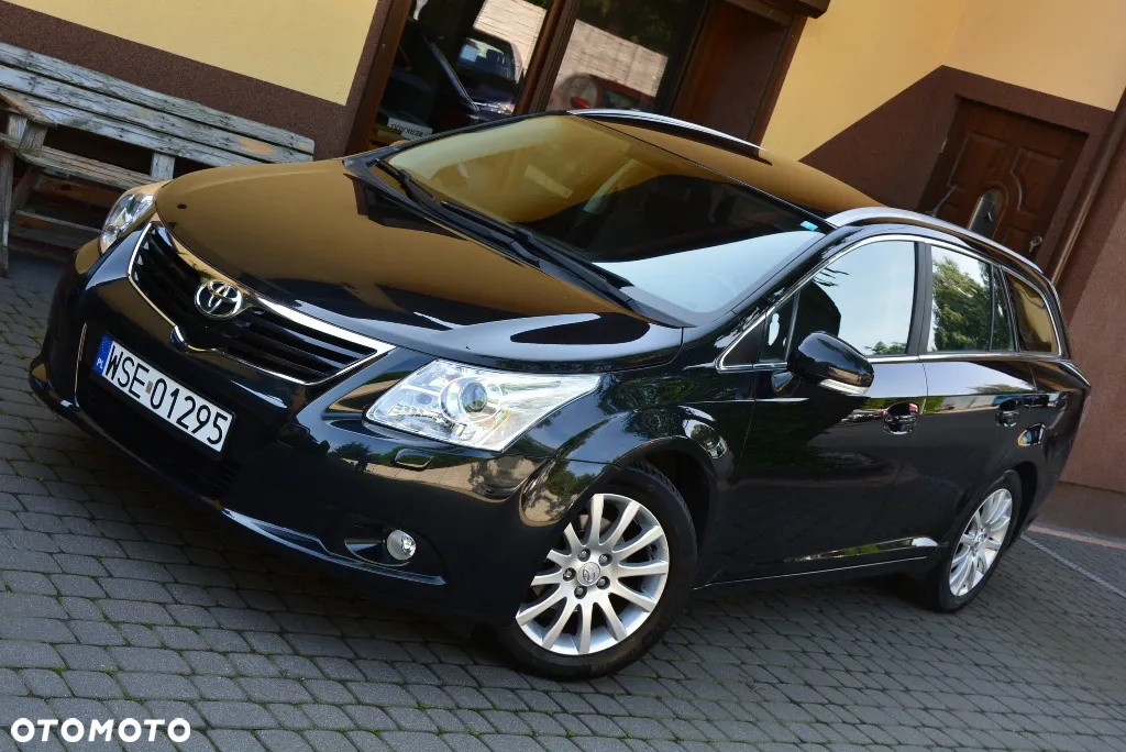 Toyota Avensis 1.8 Sol plus NAVI - 17