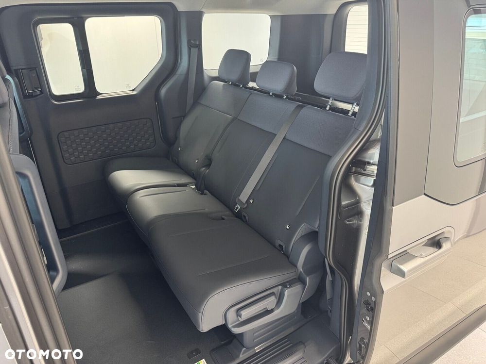 Kia PV5 - 10