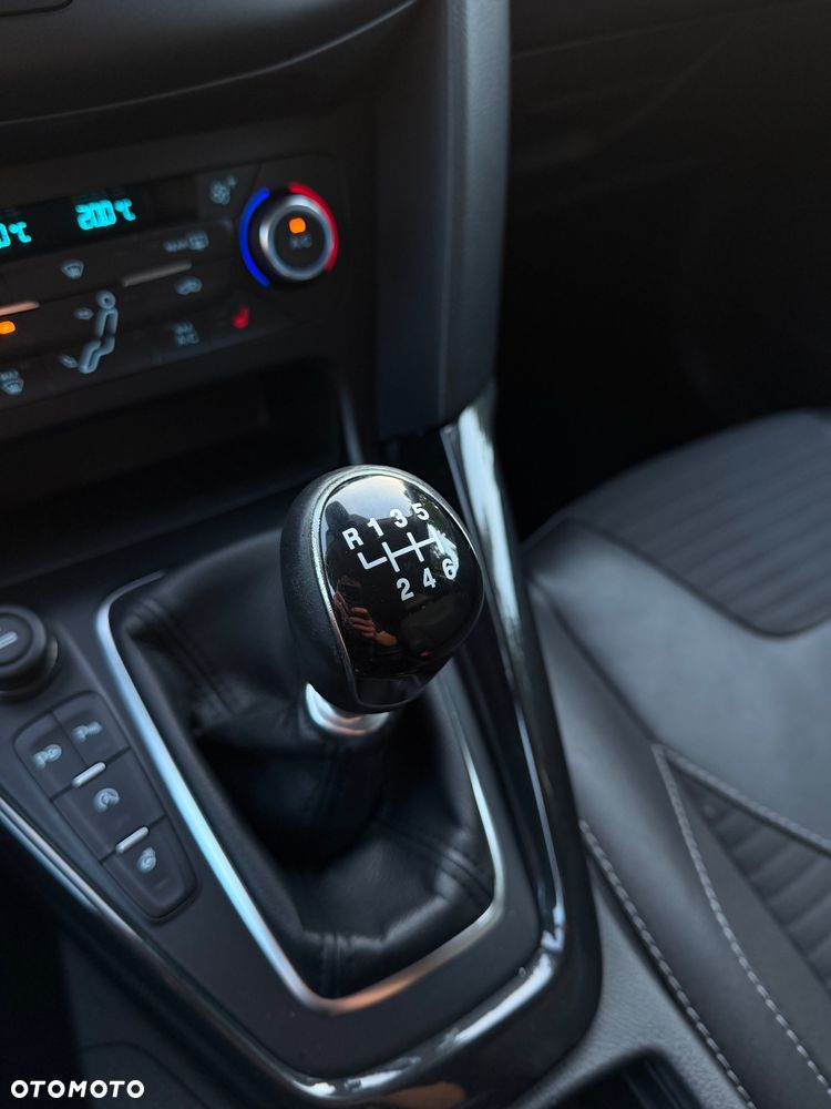 Ford Focus 1.0 EcoBoost STart-Stopp-System TITANIUM - 28