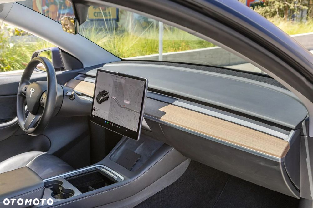 Tesla Model Y Long Range Dual Motor AWD - 15