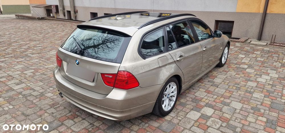 BMW Seria 3 320d DPF Edition Sport - 26