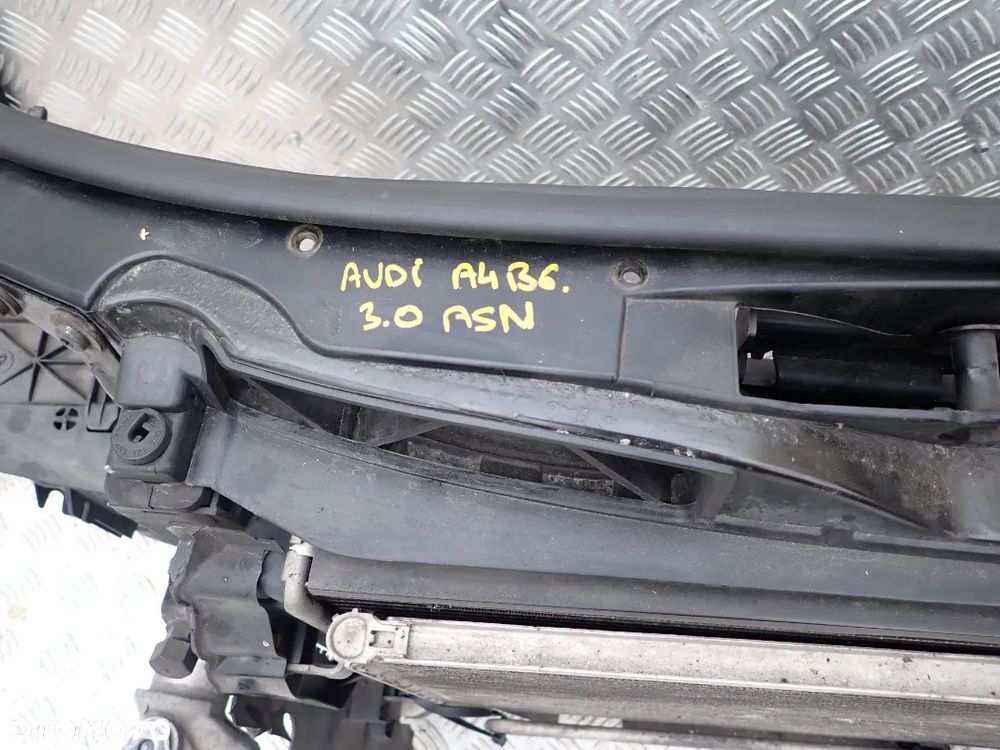 PAS PRZEDNI CHŁODNICE AUDI A4 B6 BENZYNA ASN RADOM - 2