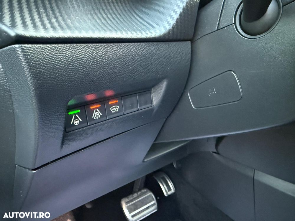 Peugeot 2008 PureTech 130 EAT8 GT Pack - 33