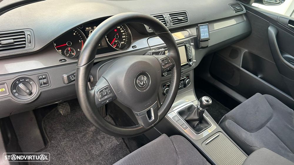 VW Passat Variant 1.6 TDI DPF BlueMotion Comfortline - 9