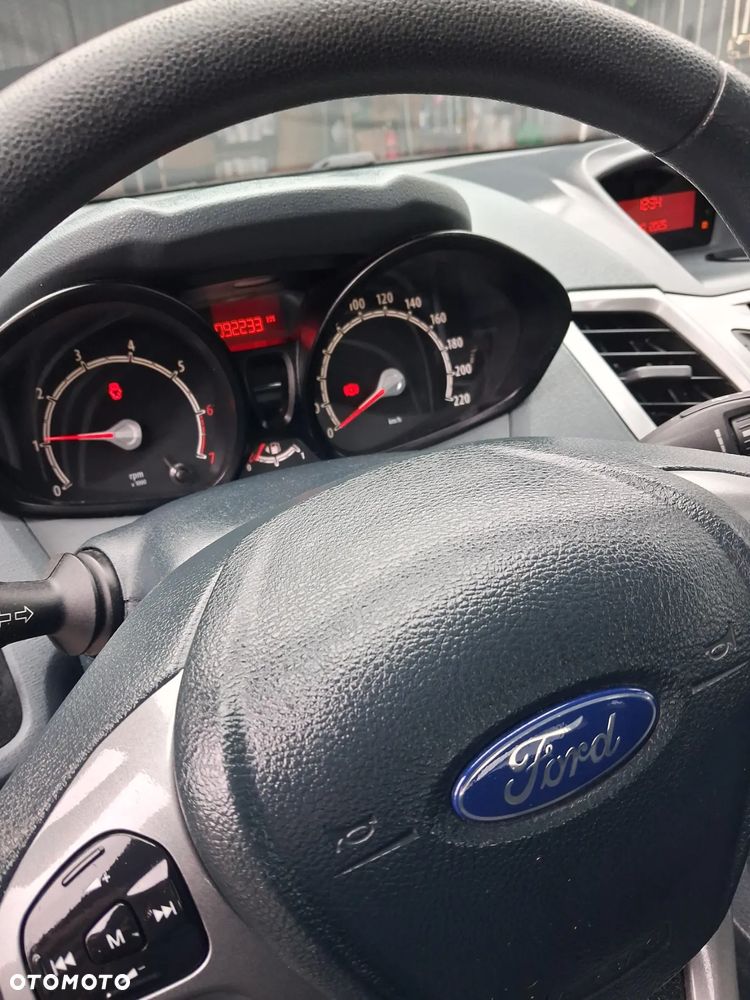 Ford Fiesta - 12