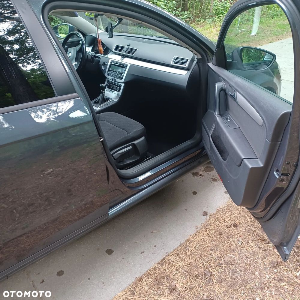 Volkswagen Passat 1.6 TDI Trendline - 8