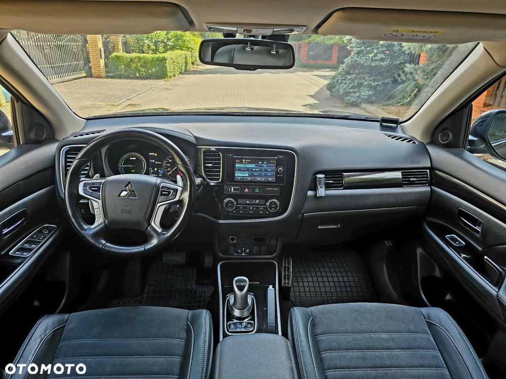 Mitsubishi Outlander - 11