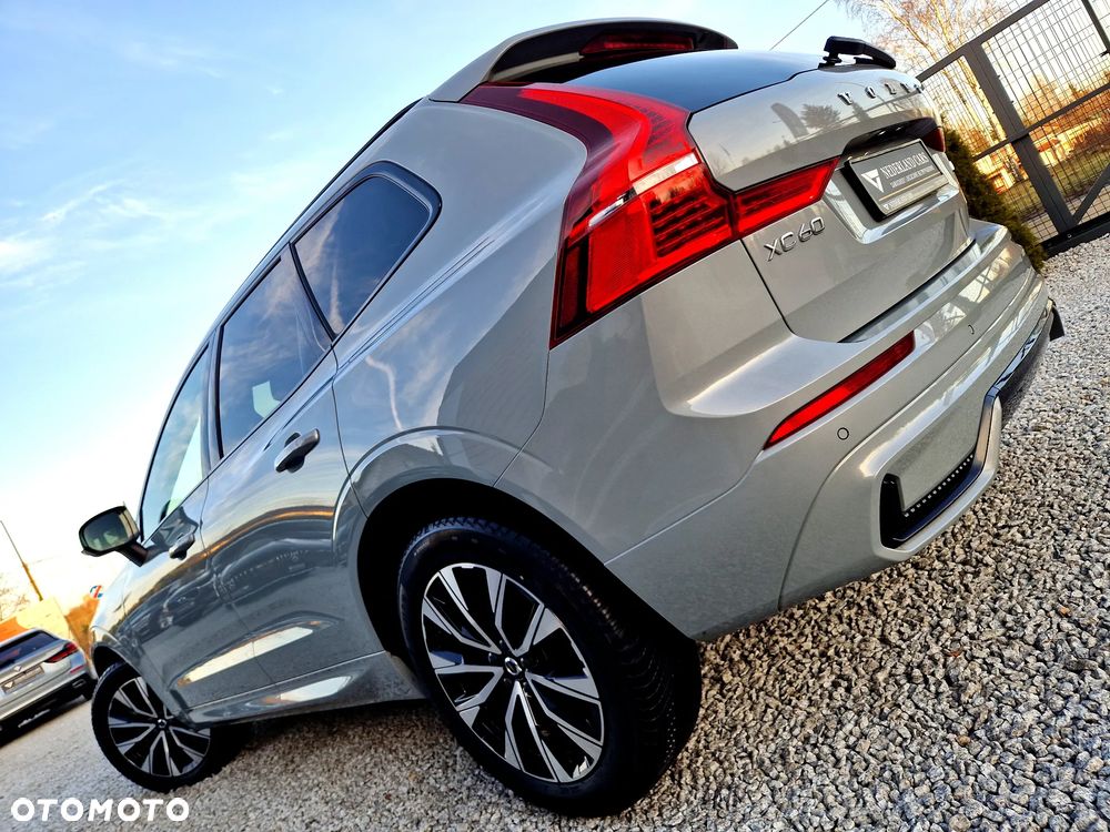 Volvo XC 60 B4 D AWD Plus Dark - 35