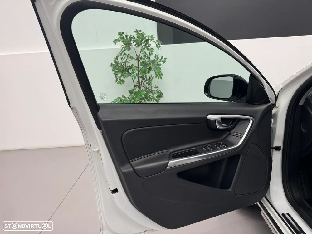 Volvo V60 2.0 D4 Momentum - 17