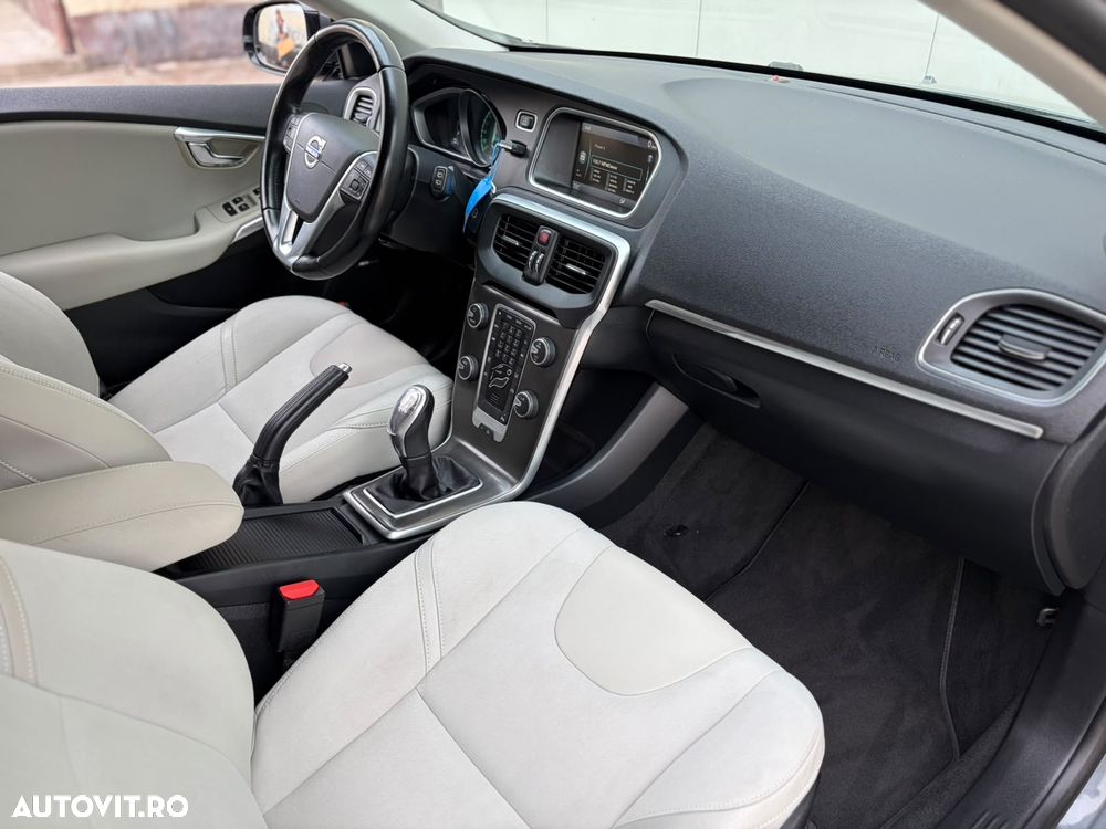 Volvo V40 D2 ECO Kinetic - 9