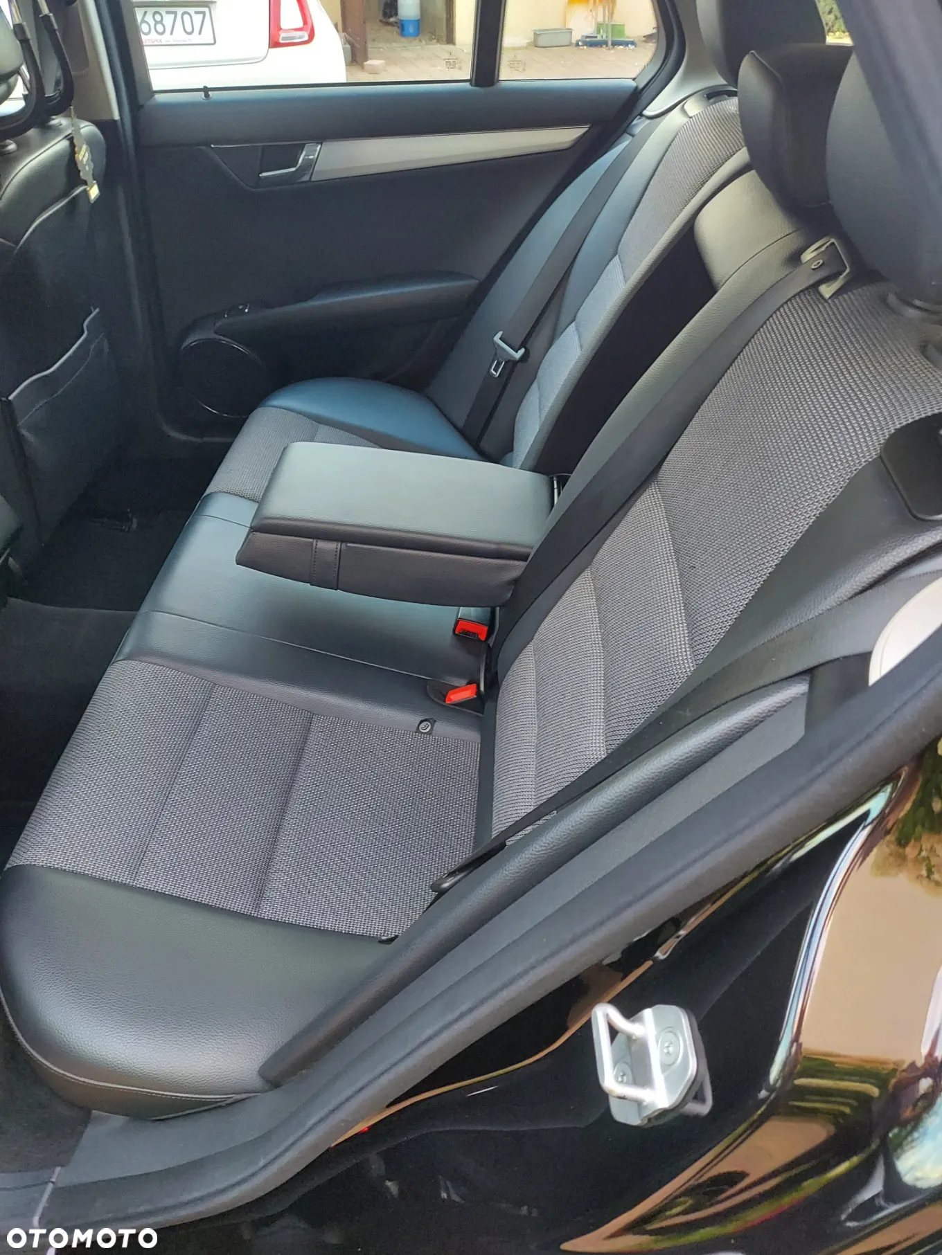 Mercedes-Benz Klasa C 180 T BlueEFFICIENCY Avantgarde - 8