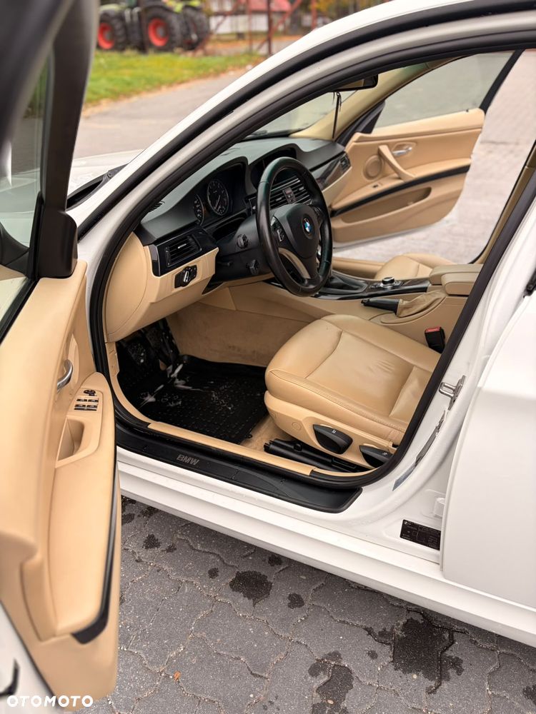BMW Seria 3 320i - 24