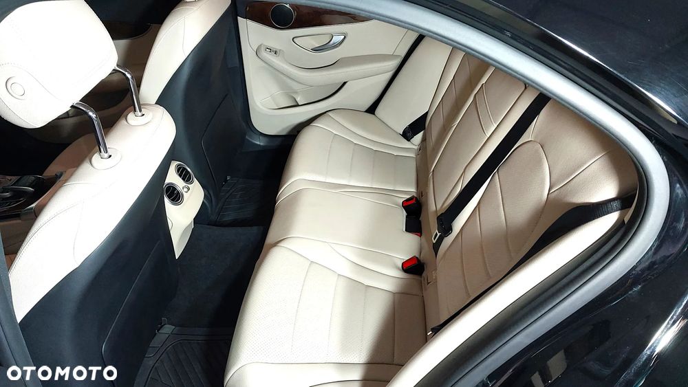 Mercedes-Benz Klasa C 300 7G-TRONIC - 13
