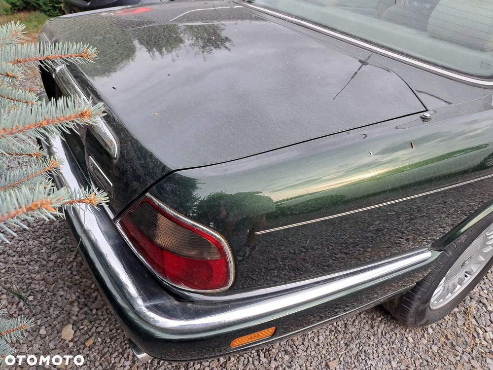 Jaguar XJ - 8