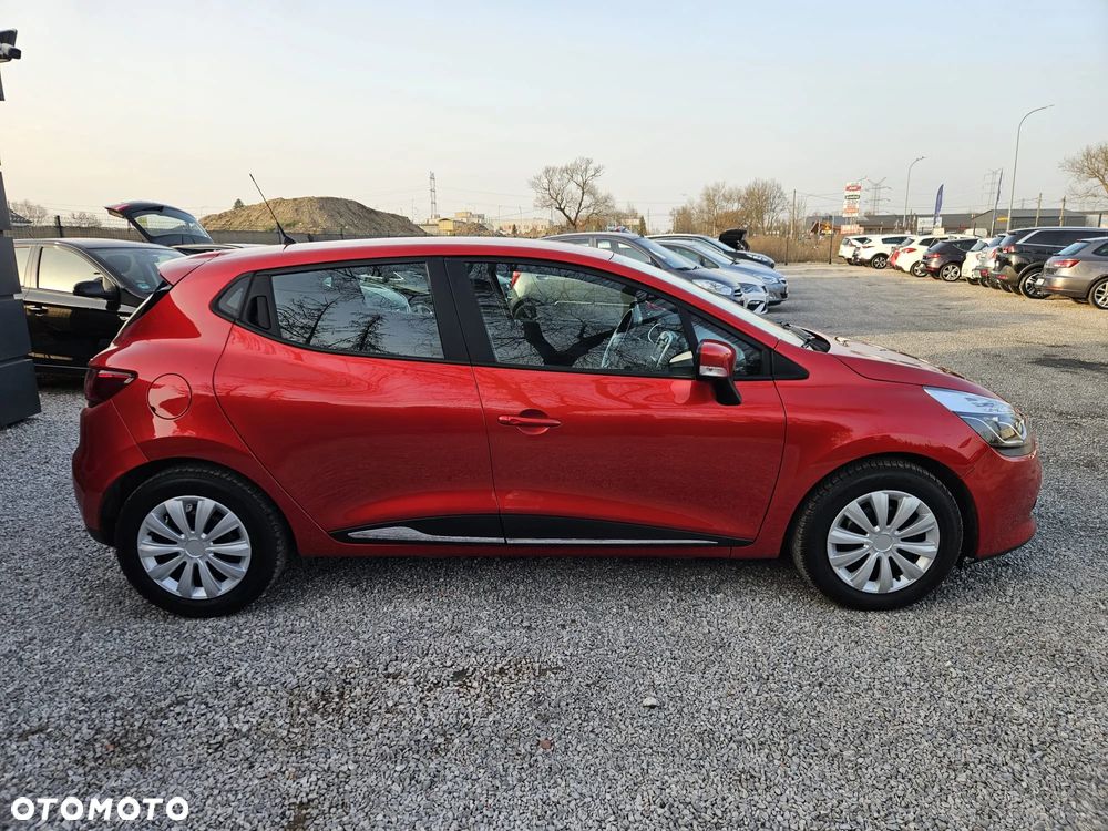 Renault Clio 1.2 16V 75 Business - 11