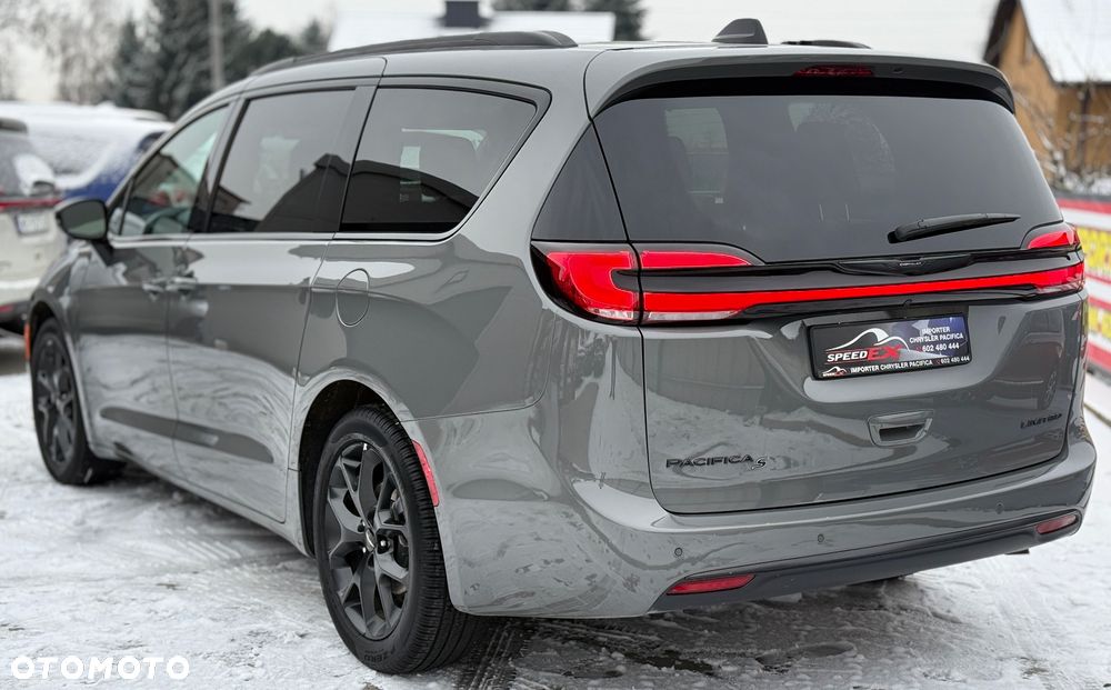 Chrysler Pacifica - 10