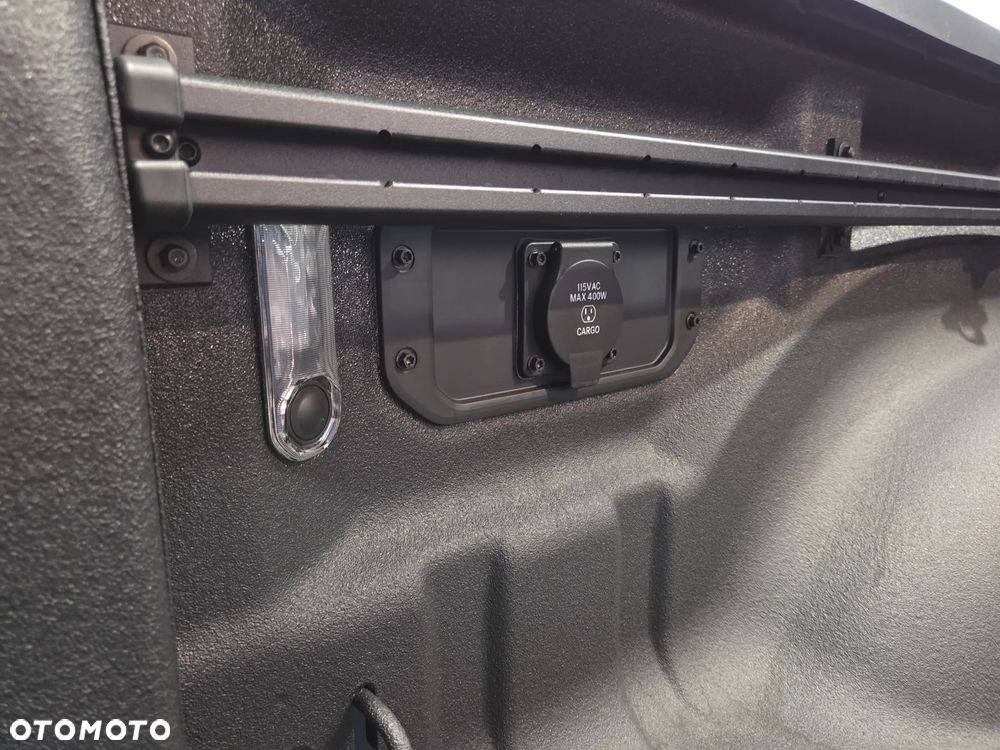 RAM 1500 Laramie Night Premium - 18