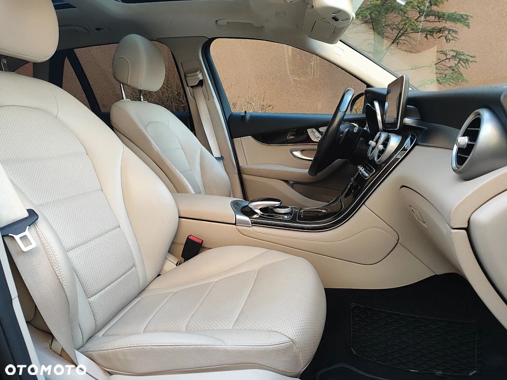 Mercedes-Benz GLC 300 4Matic 9G-TRONIC Exclusive - 17