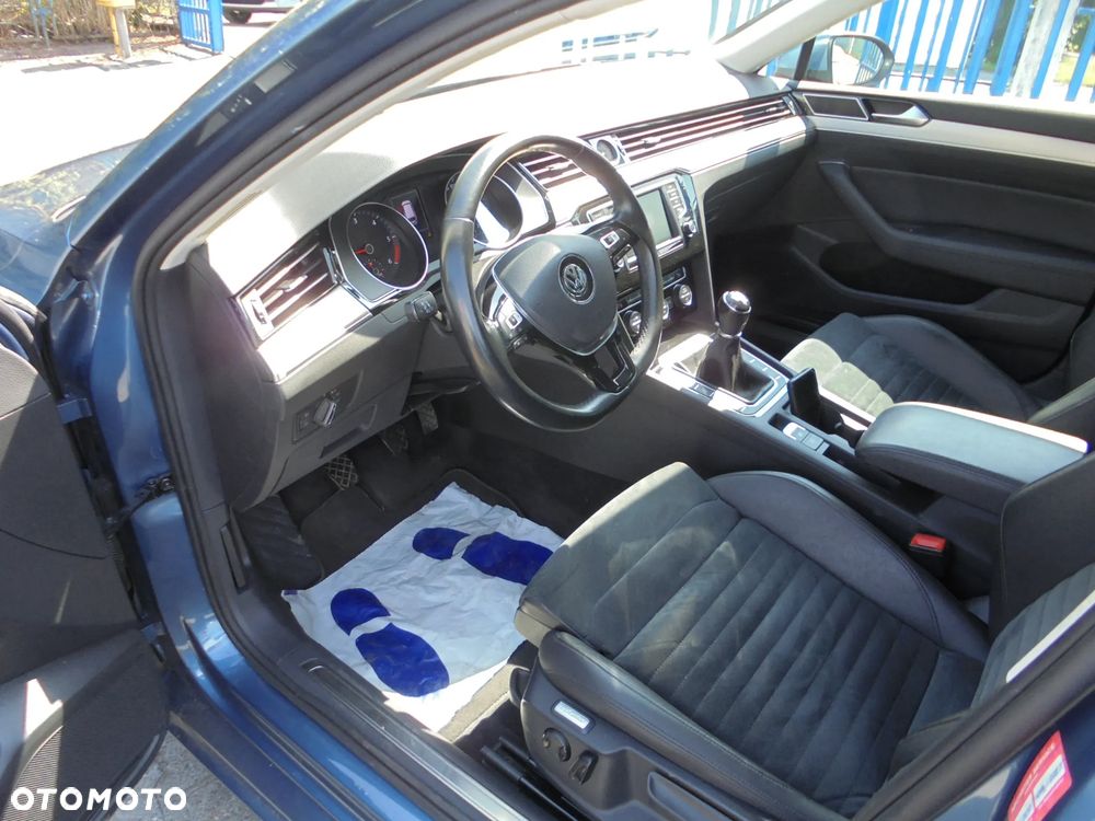 Volkswagen Passat Variant 2.0 TDI SCR BlueMotion Highline - 6