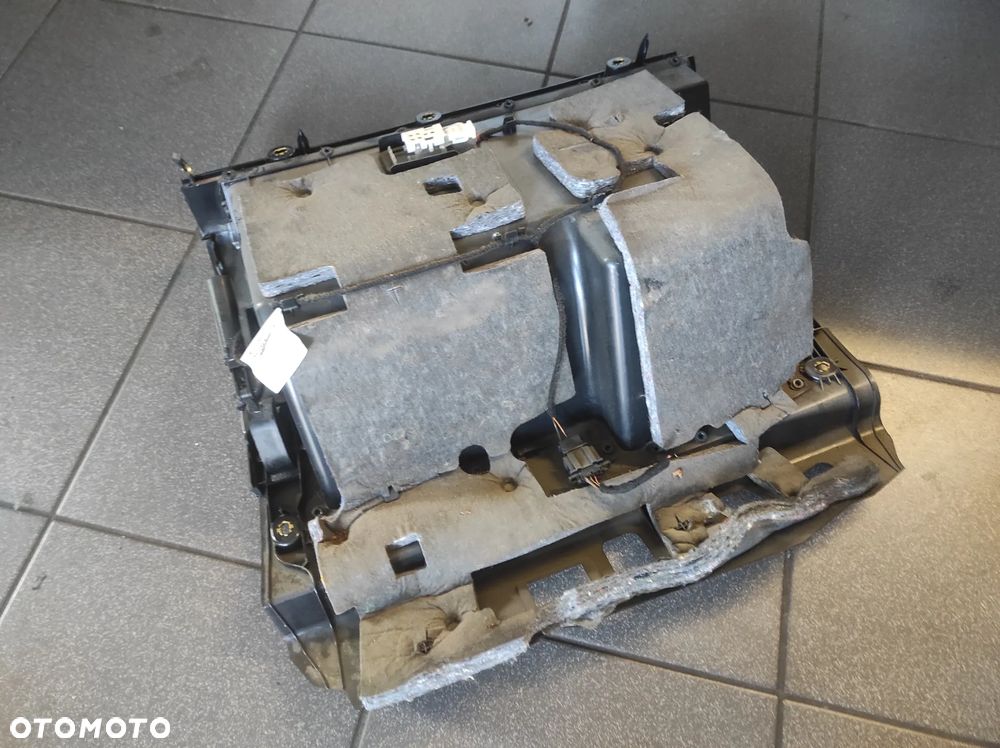AUDI A3 8P 8P0 SCHOWEK PASAŻERA CZARNY CAŁY WYSYŁKA !!!! - 4
