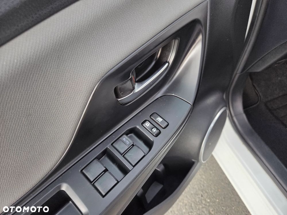 Toyota Yaris Hybrid 100 Dynamic EU6 - 20