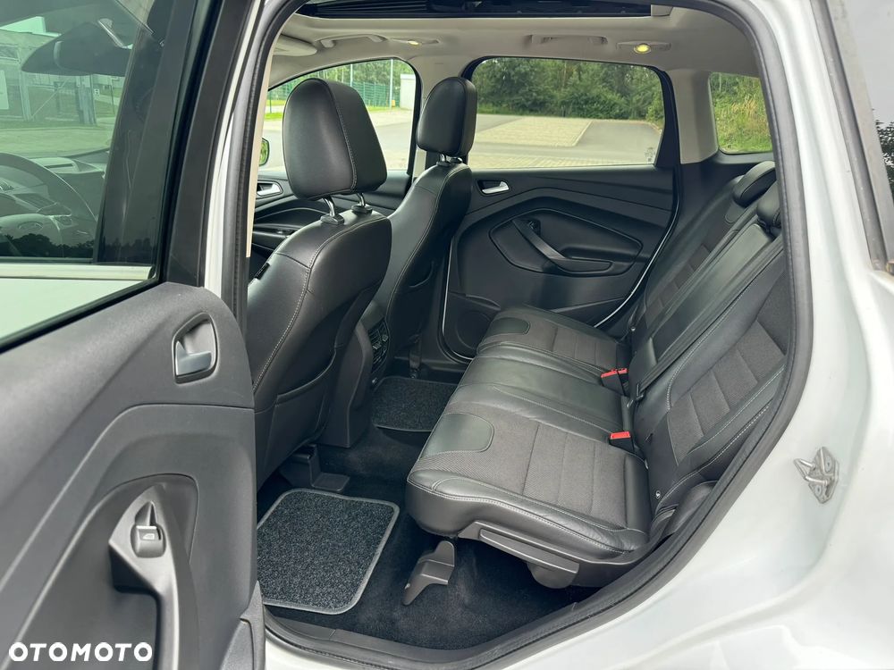 Ford Kuga 2.0 TDCi 2x4 Titanium - 12