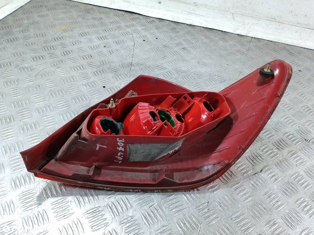 LAMPA TYLNA LEWA PEUGEOT 307 HATCHBACK - 4