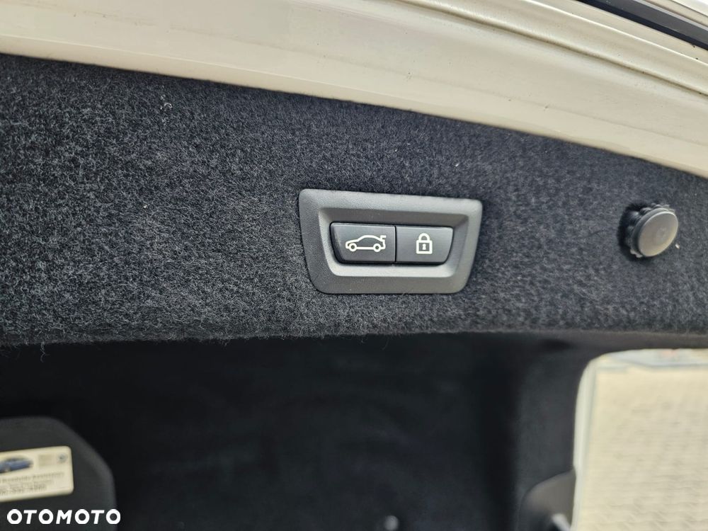 BMW Seria 7 740Li - 26