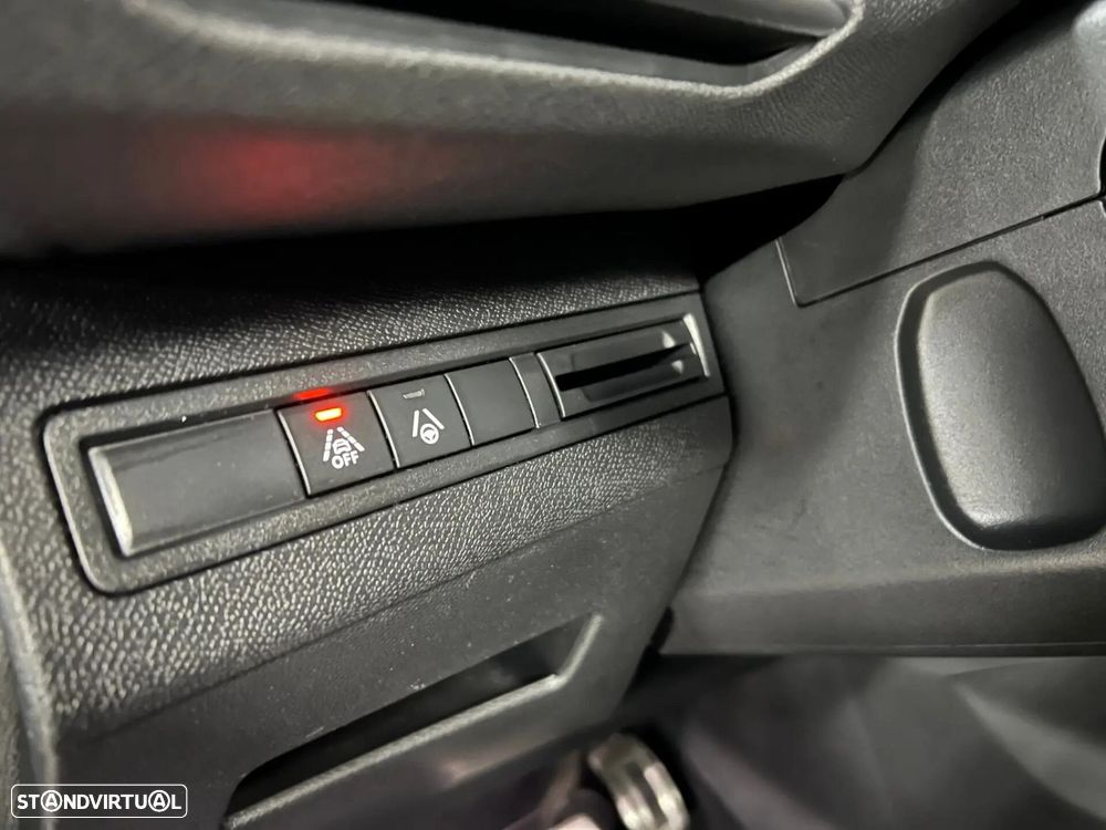 Peugeot 3008 1.6 Hybrid GT Pack e-EAT8 - 36