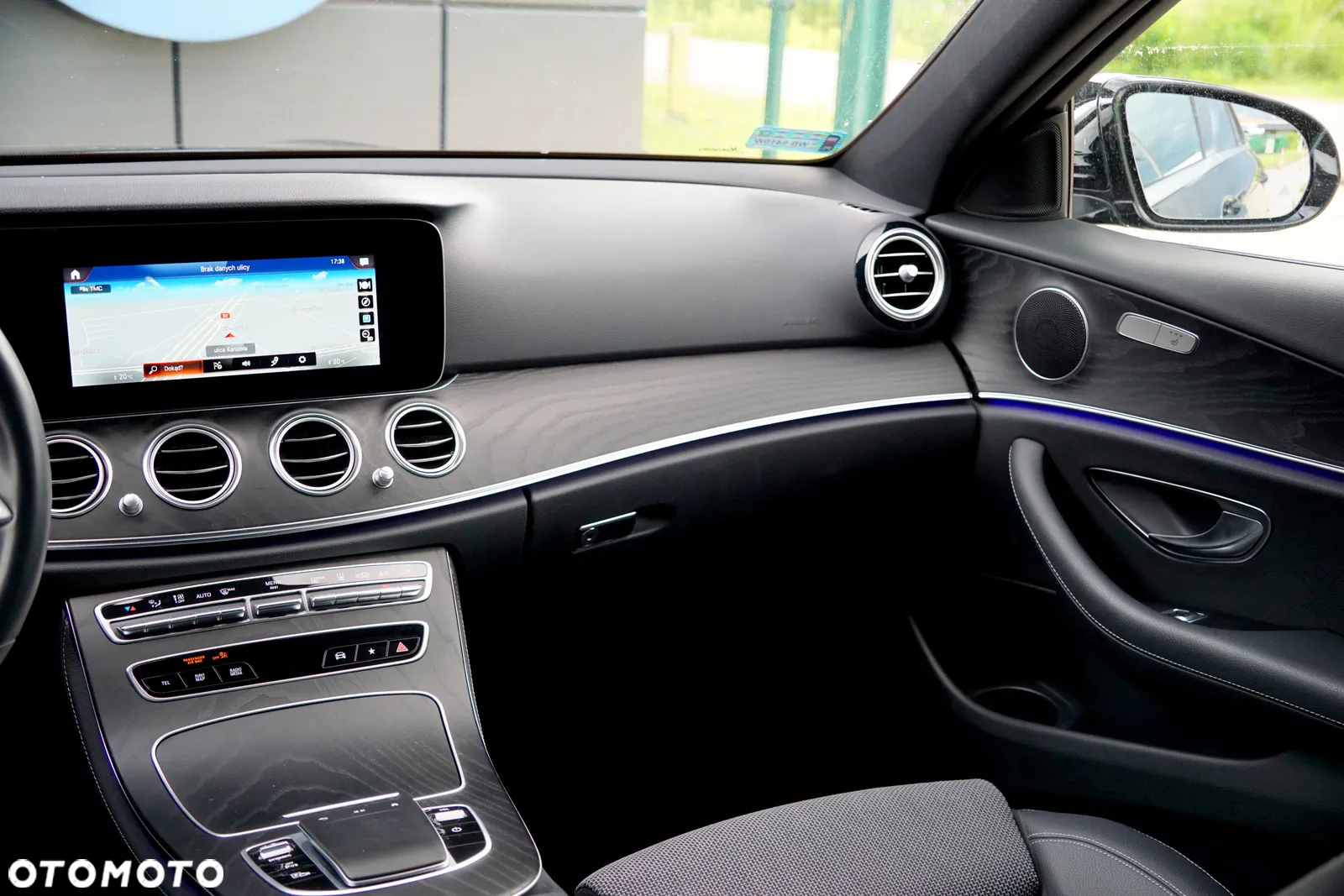 Mercedes-Benz Klasa E 300 9G-TRONIC Avantgarde - 29