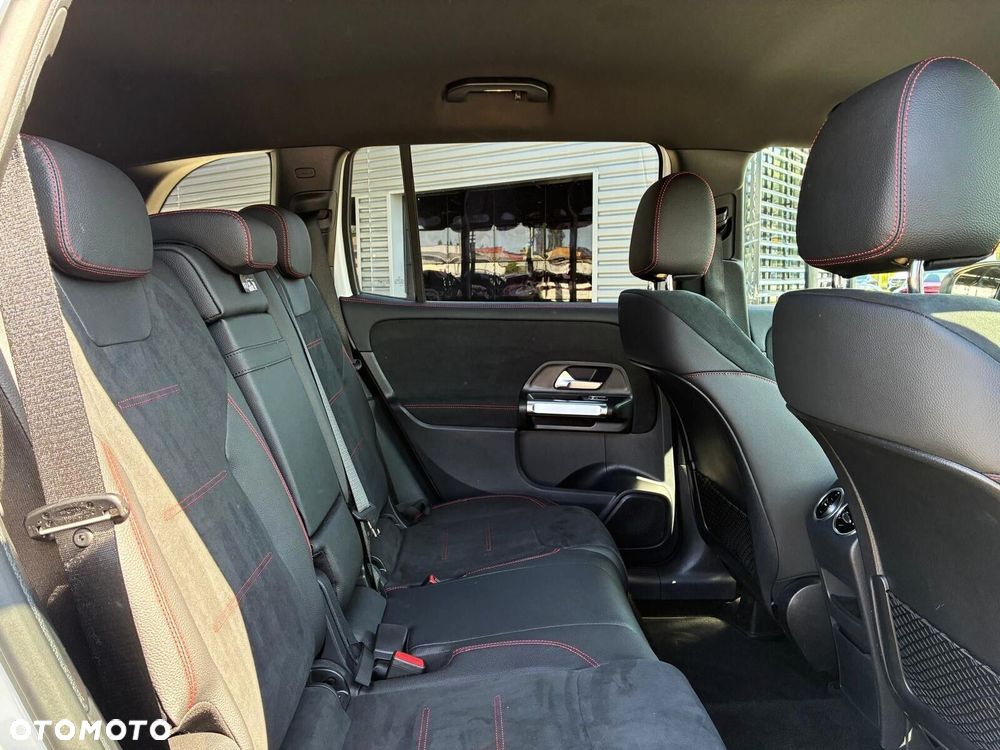 Mercedes-Benz GLB - 16