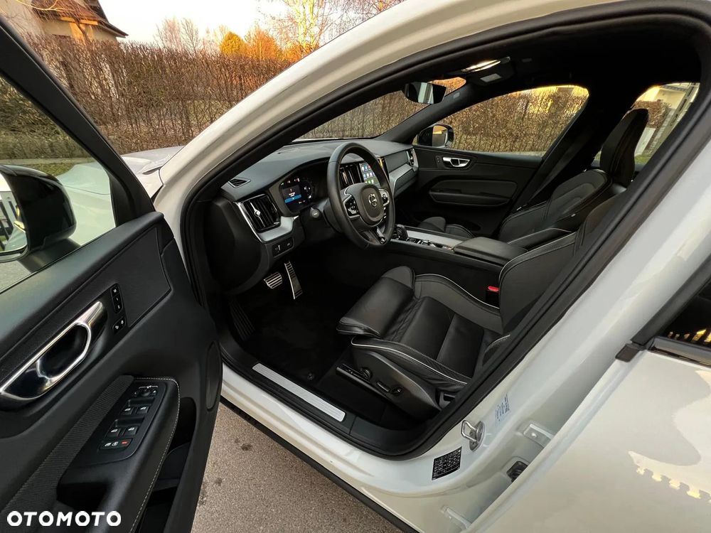 Volvo XC 60 B4 D Ultimate Dark - 27