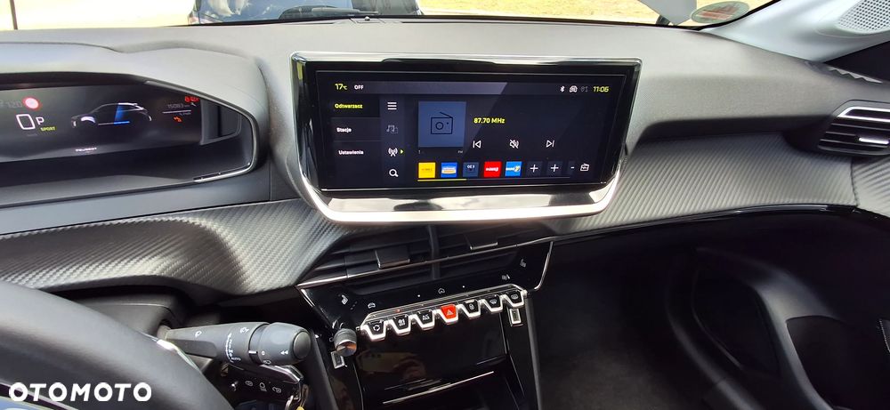 Peugeot 208 PureTech 100 EAT8 Allure - 12