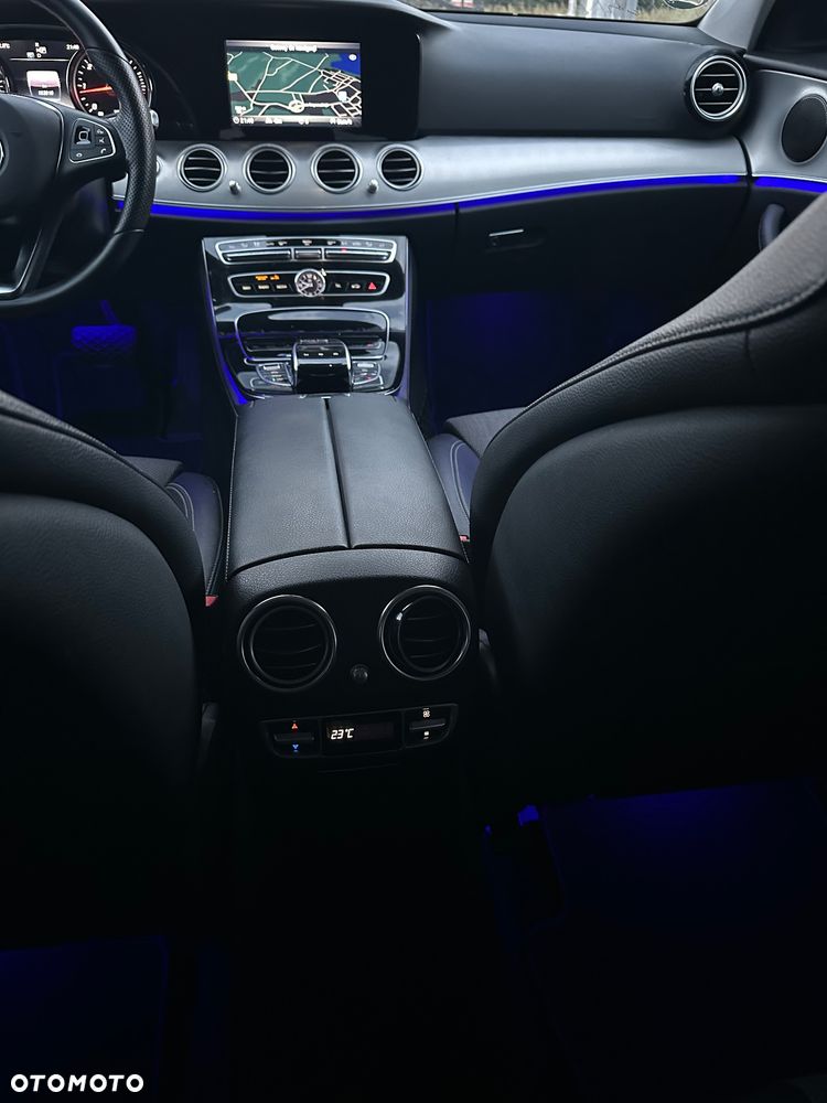 Mercedes-Benz Klasa E 220 d 9G-TRONIC - 26
