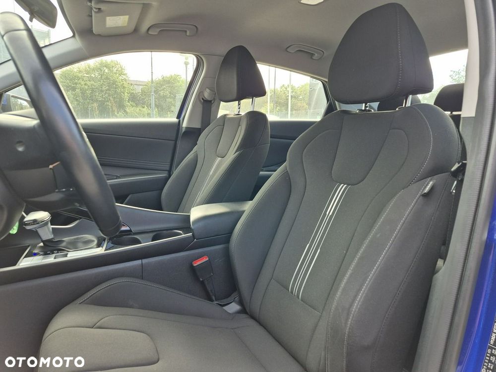 Hyundai Elantra - 13