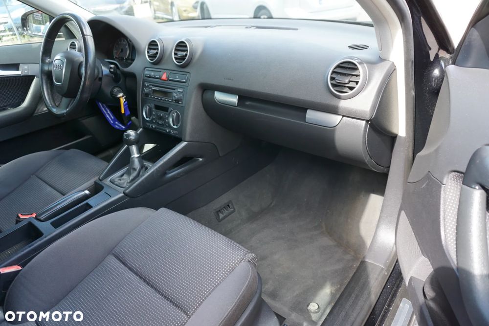 Audi A3 Sportback 1.6 FSI Ambiente - 14