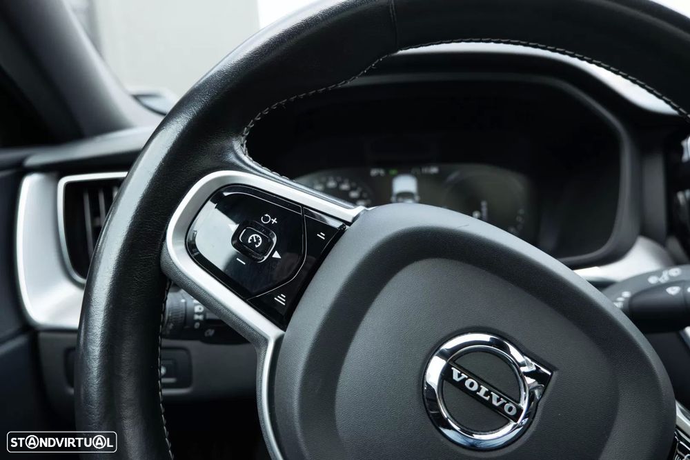 Volvo XC 60 2.0 B5 R-Design - 26
