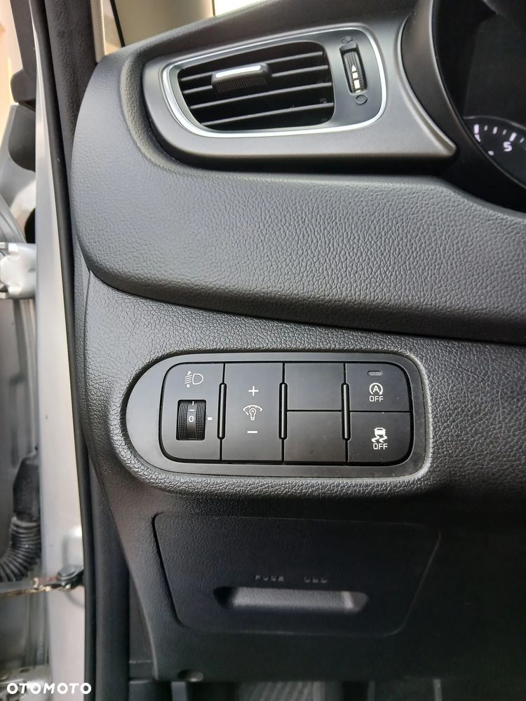 Kia Carens 1.6 GDI Dream Team Edition - 21