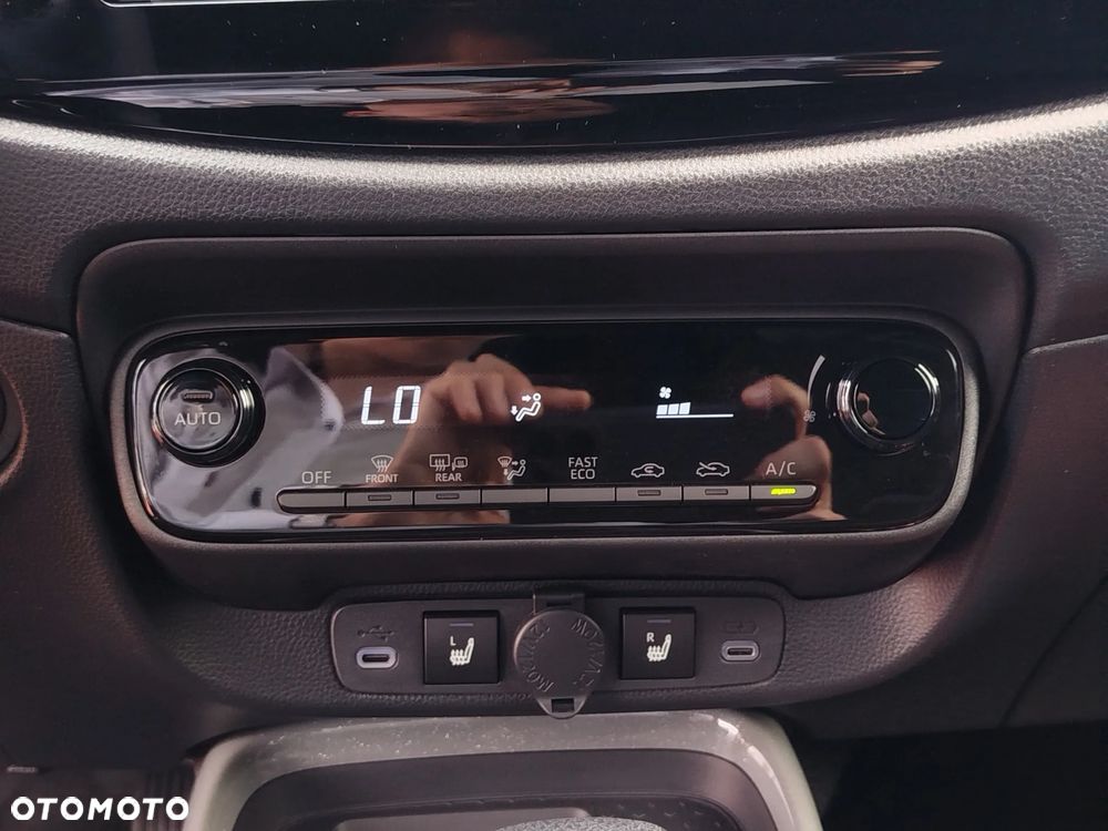 Toyota Aygo X Hybrid 1.5 Style e-CVT - 11