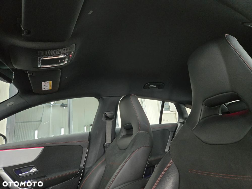 Mercedes-Benz CLA 200 7G-DCT AMG Line - 30