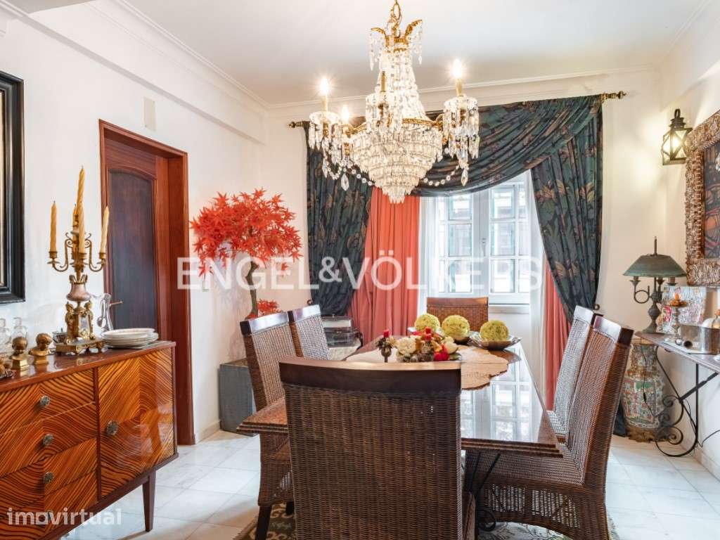 Elegante Moradia T4 com Jardim Privativo no Bairro da Encarnação - Grande imagem: 2/32