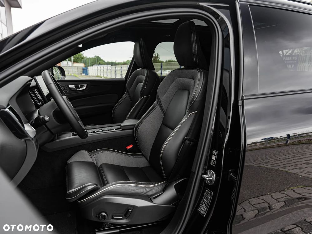 Volvo XC 60 B5 B AWD Plus Dark - 23