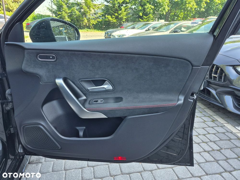 Mercedes-Benz Klasa A 180 AMG Line 7G-DCT - 29