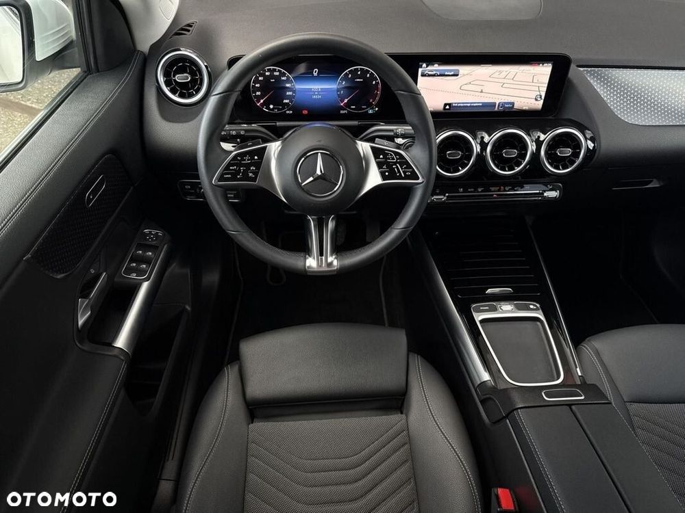 Mercedes-Benz GLA - 14